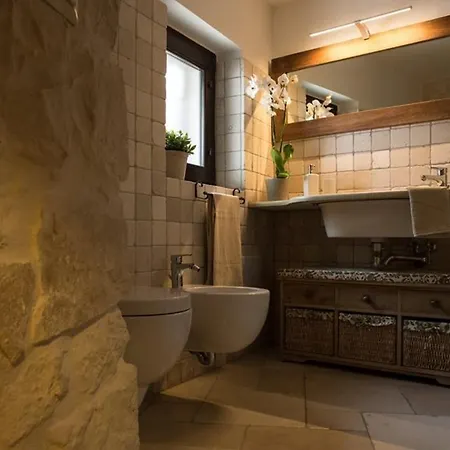 Spacious With Pool In Bari 100 M² - Lush Garden Willa *
