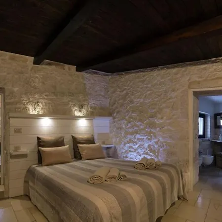 Willa Spacious With Pool In Bari 100 M² - Lush Garden