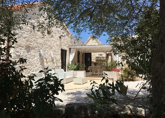 Spacious With Pool In Bari 100 M² - Lush Garden וילה