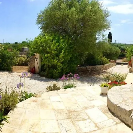 Villa Spacious With Pool In Bari 100 M² - Lush Garden *