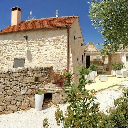 Spacious With Pool In Bari 100 M² - Lush Garden * Αλμπερομπέλο
