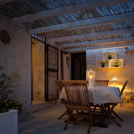 Villa Spacious With Pool In Bari 100 M² - Lush Garden