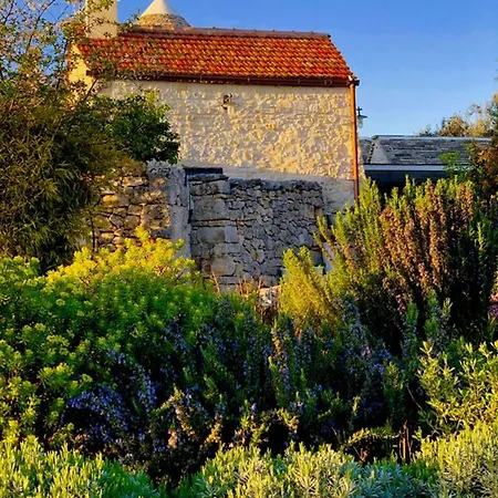 Spacious With Pool In Bari 100 M² - Lush Garden * Alberobello